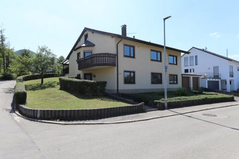 Zweifamilienhaus – Aussichtsreich Wohnen in Bestlage von Gönningen, 72770 Reutlingen, Zweifamilienhaus