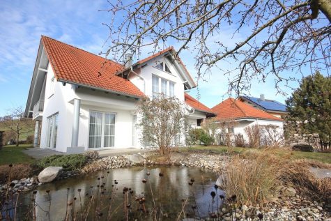 Hochwertig und modern ausgestattetes Einfamilienhaus mit Doppelgarage in ruhiger Ortsrandlage!, 72415 Grosselfingen, Einfamilienhaus