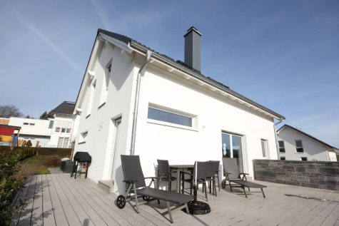 Modern ausgestattetes Einfamilienhaus mit vielen Details und Extras in sehr schöner Ortsrandlage, 72379 Hechingen-Sickingen, Einfamilienhaus