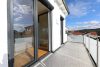 Seniorengerechte und barrierefreie Neubau-Dachgeschosswohnung mit Balkon, Bühnenraum und Weitblick - 20027-SL-02