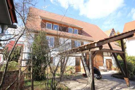 Ehemaliges Bauernhaus mit Scheune, Atelier, romantischem Naturgartenambiente und Gewölbekeller, 72108  Rottenburg-Wurmlingen, Bauernhaus