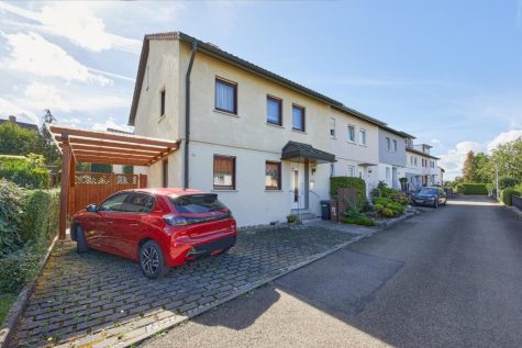 Charmantes Reiheneckhaus mit Garage, Carport, Balkon und Terrasse in schöner Wohnlage von Deizisau, 73779 Deizisau, Reiheneckhaus
