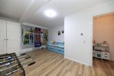 Kernsaniertes und freistehendes Einfamilienhaus in ruhiger Wohnlage von Betzingen - 23008-SL-40