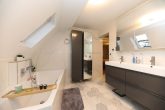 Kernsaniertes und freistehendes Einfamilienhaus in ruhiger Wohnlage von Betzingen - 23008-SL-32
