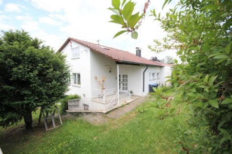 …ein schönes Haus mit Einliegerwohnung, ruhig gelegen aber etwas in die Jahre gekommen…, 72411 Bodelshausen, Einfamilienhaus