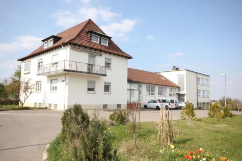 Unternehmervilla im Stadthausambiente mit ehemaliger Strickerei zur Verwirklichung Ihrer Träume, 72770  Reutlingen-Ohmenhausen, Herrenhaus